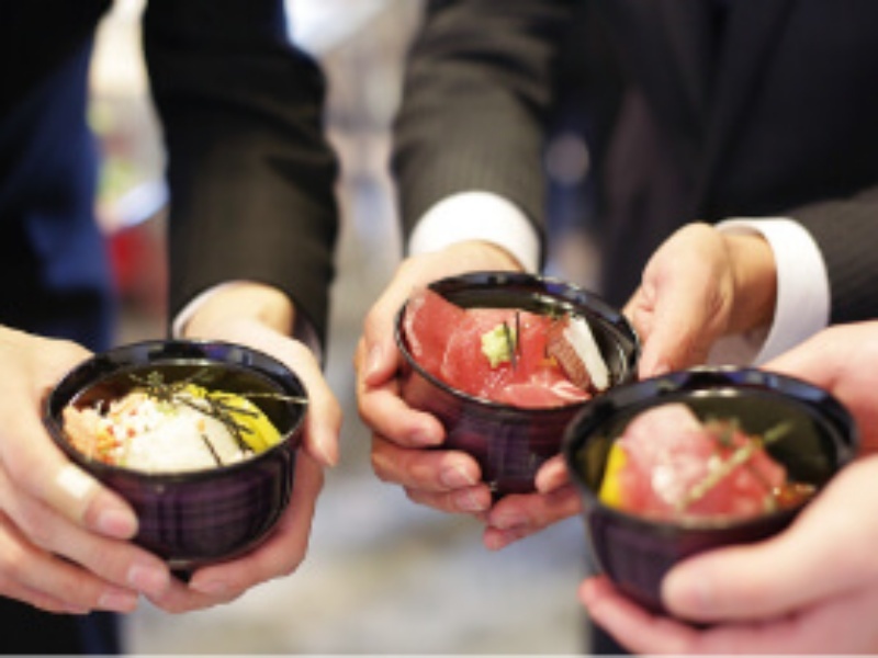 フレンチだけでなく、和のメニューもご用意。多彩なジャンルの料理でゲストをおもてなしする、EYOHAKUならではのパーティースタイルです。