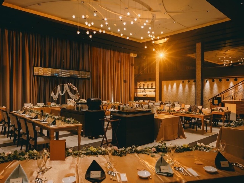 八角形の個性的なデザインと、緑豊かなガーデンビューが特徴。リフレッシュしながら生産的な会議ができる、特別な空間をご提供します。