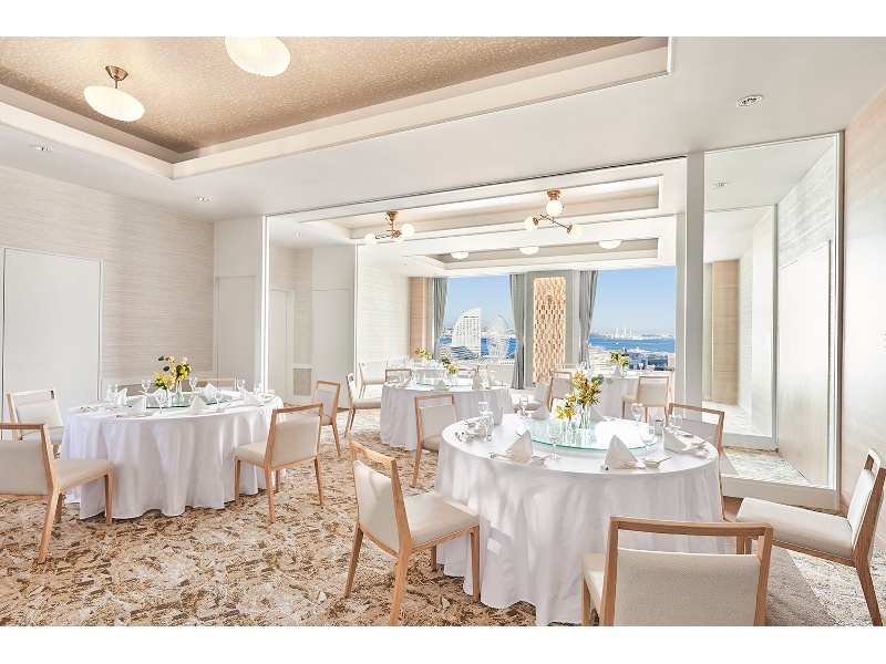 ＪＲ桜木町駅から徒歩1分という好立地！人気のエリア「みなとみらい21」の入口に位置する横浜桜木町ワシントンホテルの最上階。
最高の景観の中、お食事をお楽しみいただけます。