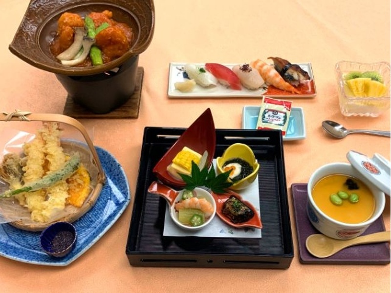 折衷会席例（和食と、中華または洋食を取り入れた個別盛り料理となります）