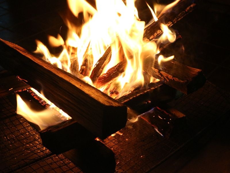 一日の締めくくりにピッタリな焚火も準備。