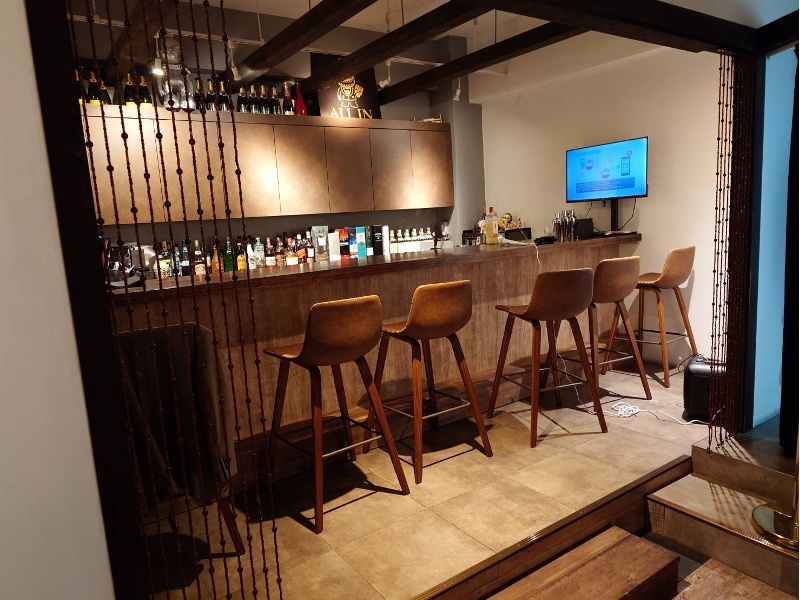 圧巻のBARカウンター