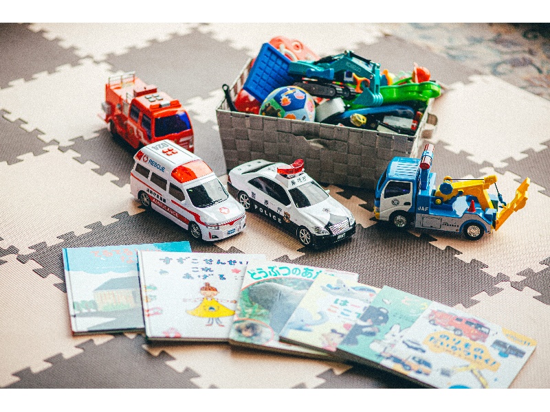 フロント前に併設した「ちびっこスペース」には小さいお子様が飽きないような工夫と安全スペースがございます