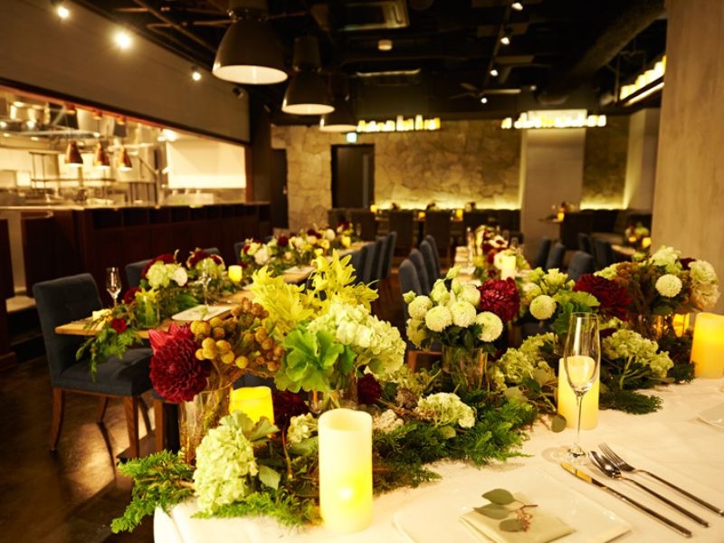 会場を華やかにセンス良く彩る装花やウェディングブーケの手配もお任せください。