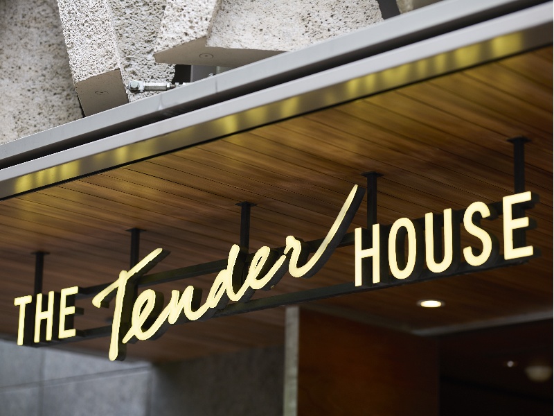 東京メトロ南北線「白金台」駅下車、徒歩5分。