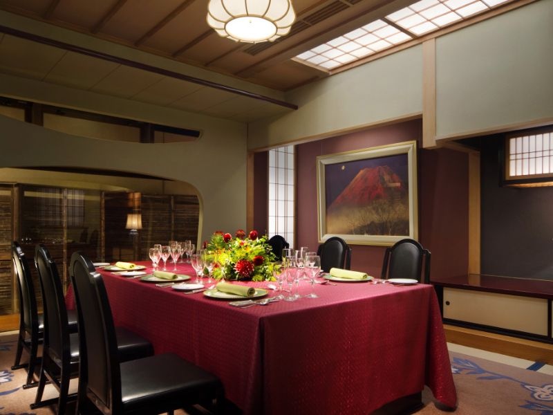 ご結納やご会食など少人数でのご利用に、また大切なご商談などにも最適な格調の高い個室です。
鎌倉ならではの美味とともにゆったりと。