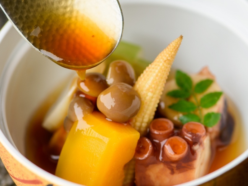 日本料理 都万麻