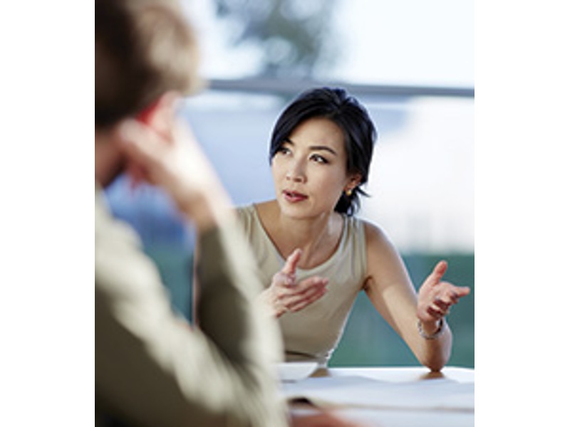 会議や研修・面接をはじめ、大事な打合せなど様々な目的に。
広々とした快適な空間で安心して様々なビジネスシーンにご利用いただけます。