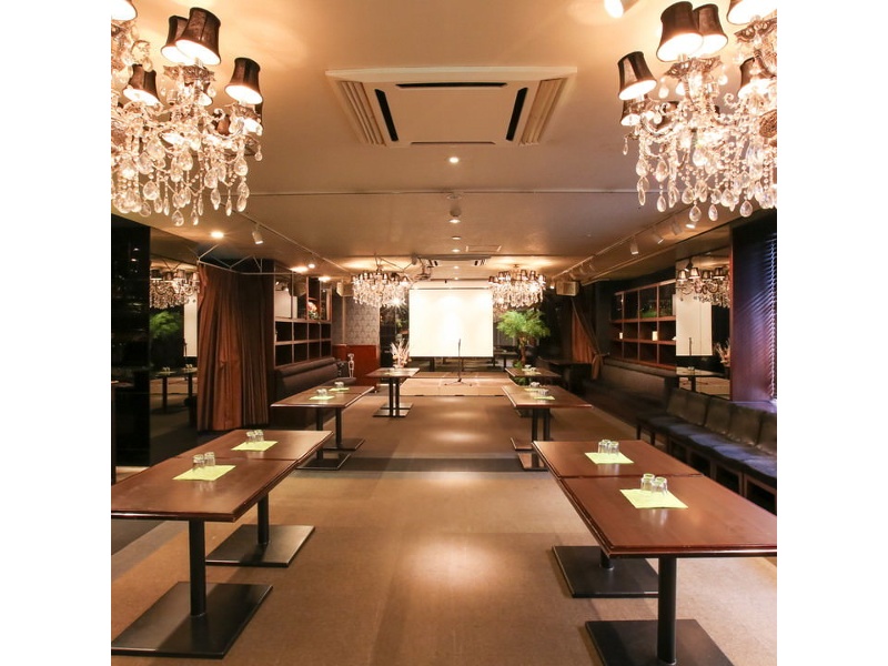 【最大立食160名】
同窓会や交流会に人気レイアウトです。