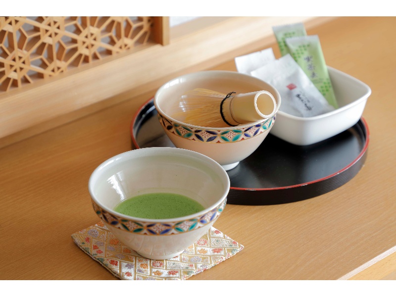 京都らしさ感じる客室のお抹茶セット　宴会後のひとときもゆっくりお楽しみください。