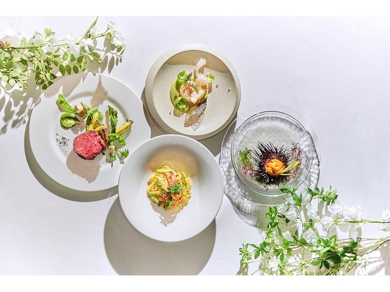 【料理コンセプト】
熊本の旬の食材を活かしフレンチをベースに和の技と感性を取り入れた“フレンチジャポネ”。地元の旬の食材を厳選し、味や見た目の美しさはもちろん、香りや食感、温度にもこだわった最高のアレンジで、食べることの愉しさも感じていただけます。