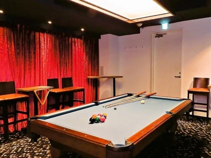 ビリヤード台にもテーブル席をご用意♪