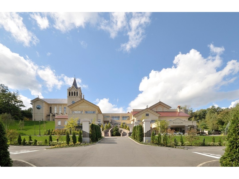 ブルーミントンヒル　【外観】
■駐車場　最大100台収容