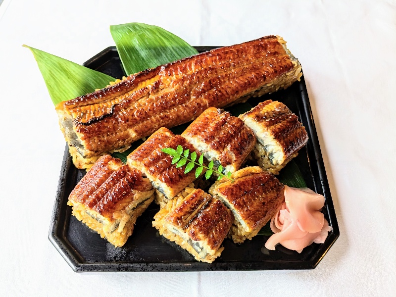 お祝い事や宴席でのお土産に「鰻の棒寿司」はいかがでしょうか(要ご予約制)