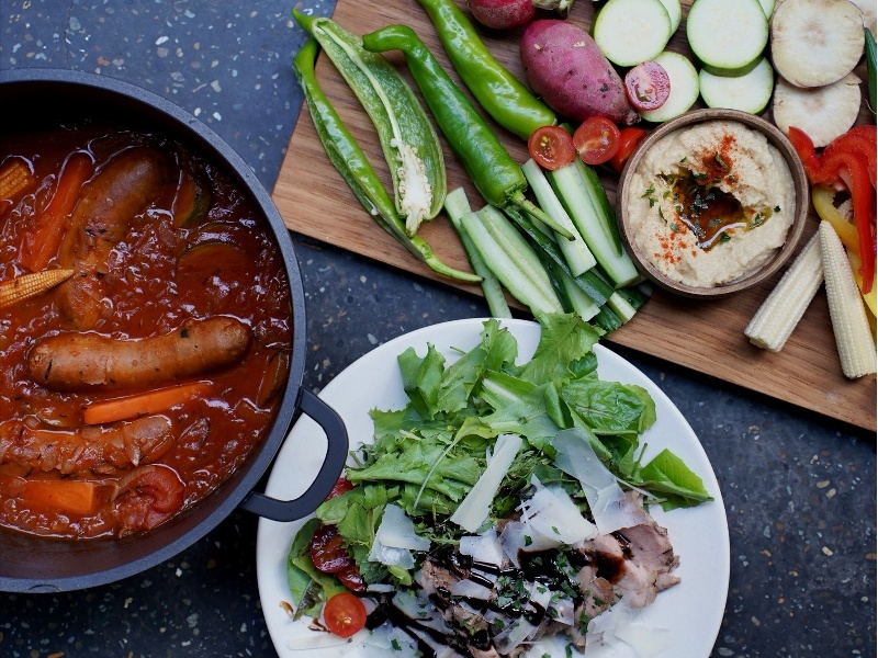 自家製ドリンクとこだわり料理でおもてなし