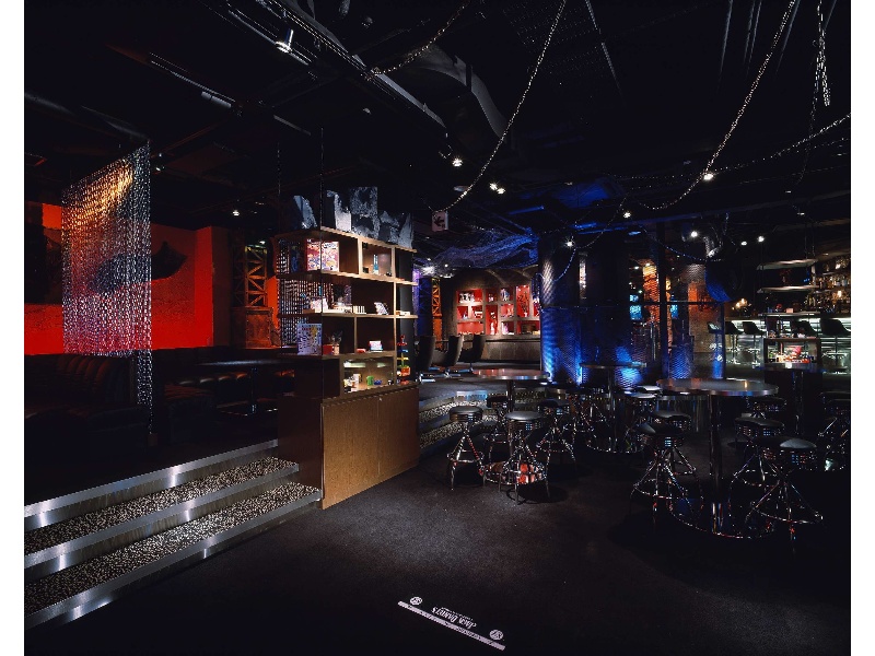 100インチプロジェクタースクリーン、ワイヤレスマイク、音響設備完備！もちろん使用料は無料です。