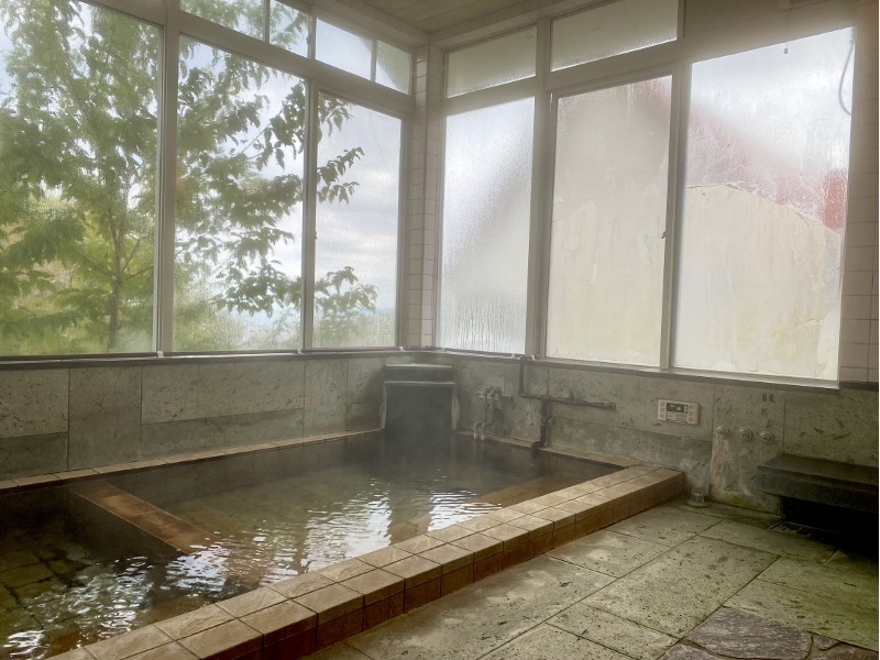 熱川温泉／塩化物泉

効能／神経痛・リウマチ・皮膚病・胃腸病・内臓疾患など効能

※タオル類、浴衣類、髭剃り等はありませんのでご用意ください。
シャンプー、リンス、ボディソープ等あります。