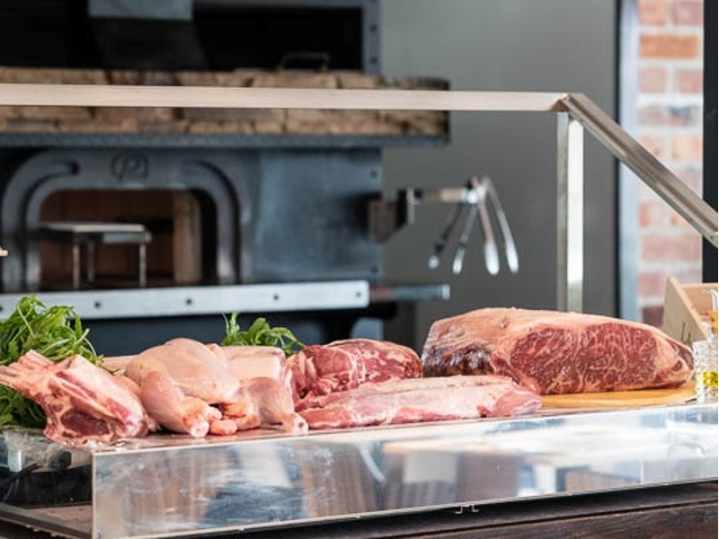 千葉県産の厳選食材をふんだんに使用。地元の豊かな恵みを本格イタリアンに昇華した料理で、忘れられない宴の席をお届けします。