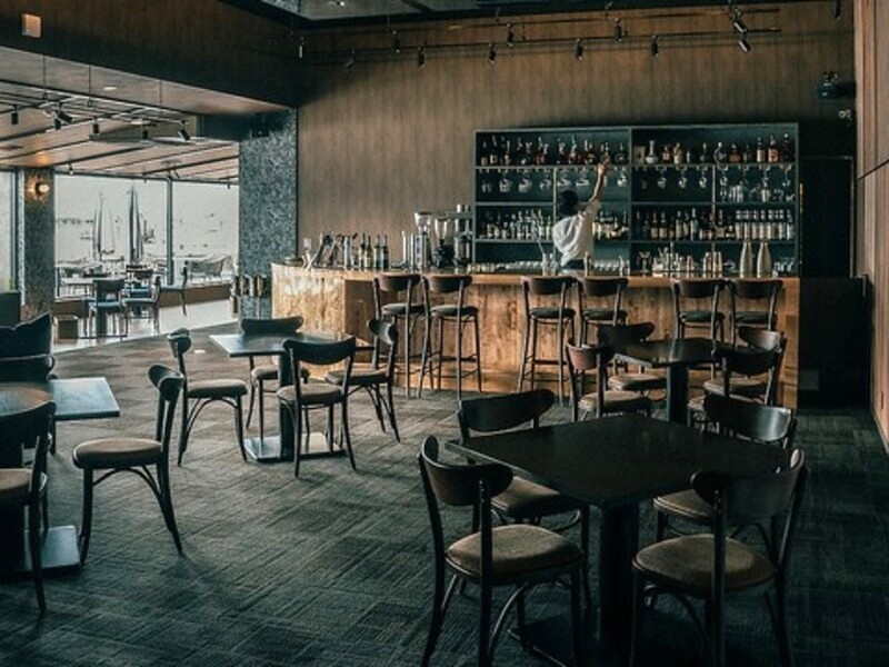 洗練された空間で、参加者の満足度を高め、実りある会議や研修をサポートします。