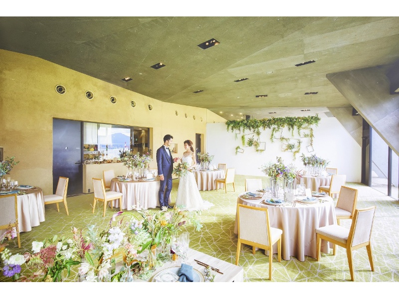 【会場：BANQUET】
WEDDINGでも使用されている美空間
開放的なパーティーを。
