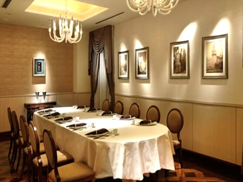 【宴会場】
時間を華やかにしてくれる上品な中華名店