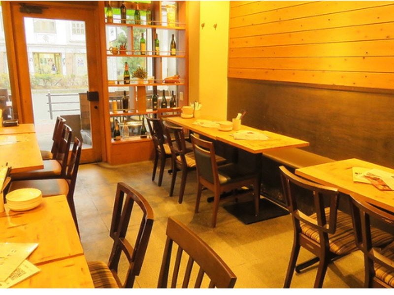 【小・中規模宴会に】店内全席テーブル席。ご希望ございましたらレイアウト変更の可能になっております♪プライベートの女子会・誕生日会などにもご利用ください♪