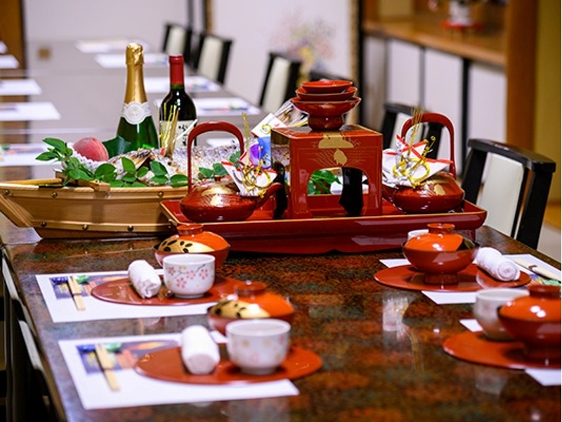 接待・二次会・ご法要・お祝いの席に。割烹三井の宴会場は完全個室でご用意できるため、他のお客様を気にせずプライベートなお時間をお過ごしいただけます。