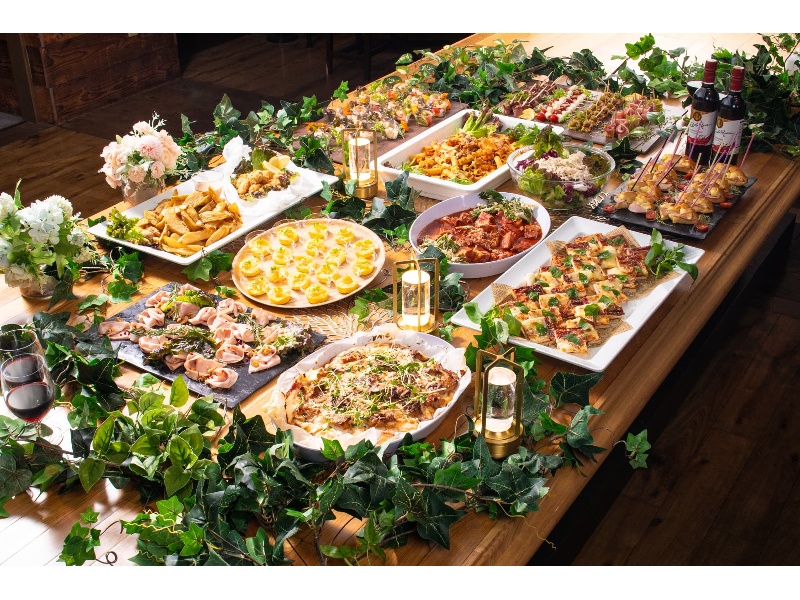 【エレガントビュッフェ】2h飲み放題付き！ローストビーフや照り焼きソースのチキンドリア・豚肉の完熟トマト煮込みなど全16品　