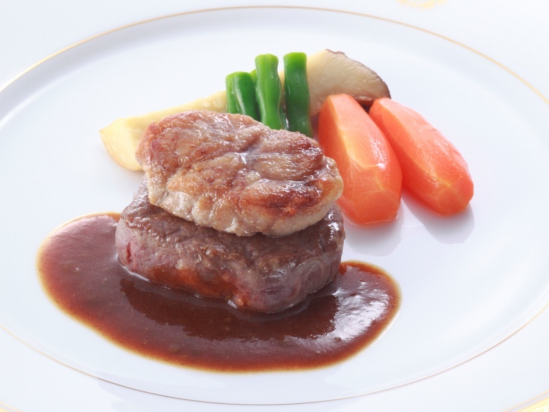 【コース料理イメージ】牛フィレ肉のステーキ リードボー添え