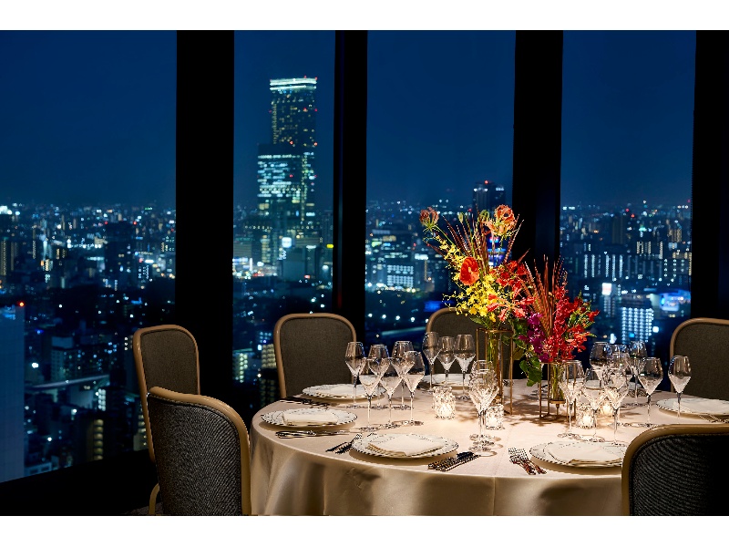 33階 ロータスルーム〈テーブルセッティング イメージ〉