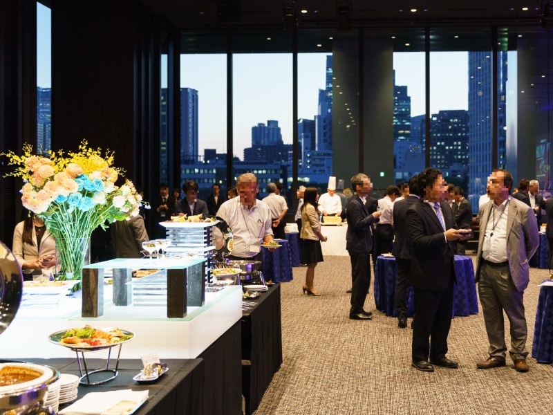 懇親会やパーティー、社内行事にも。※写真はイメージ。ベルサール御成門タワーでの催事風景です。