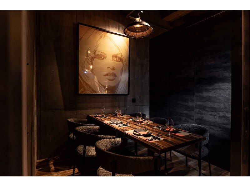 個室あり。貸し切りパーティー時は控室やクロークとしてもご使用いただけます。