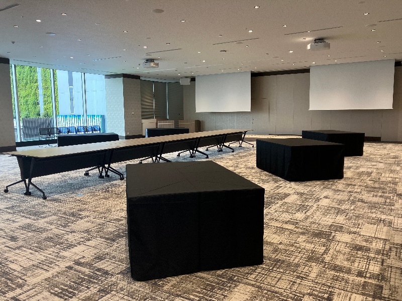 Link Room 1
立食ブッフェ形式レイアウトの一例です。