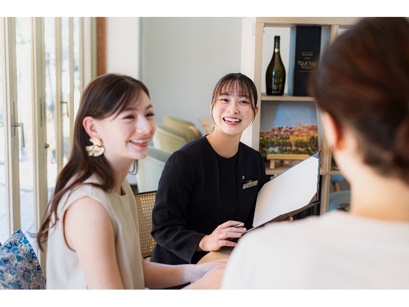 【ベビーシッターも対応】
専属のベビーシッターが、親切丁寧にお子様の対応いたします。
少しでも気になることがございましたら、ご遠慮なくお問合せくださいませ。
※ご予約制