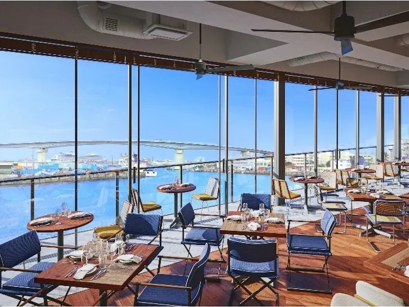 OCEAN TERRACE｜海風が通り抜ける心地よいテラス席