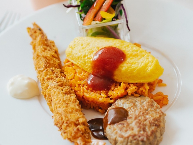 スマッシュケーキやお子様プレートをご用意。
誕生日やお祝いに!