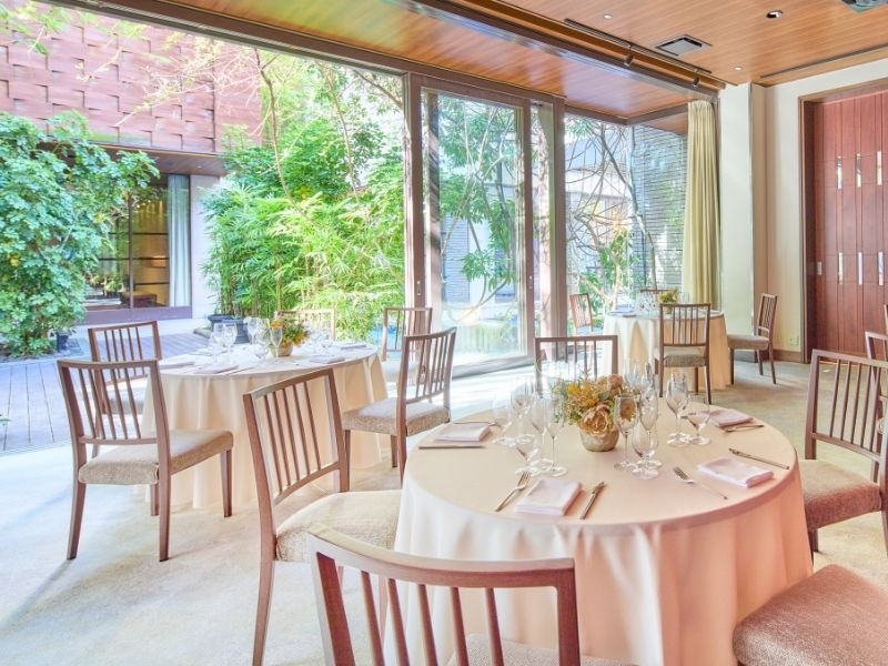 SOUTH SIDE（立食60名/着席40名/スクール24名/シアター30名）