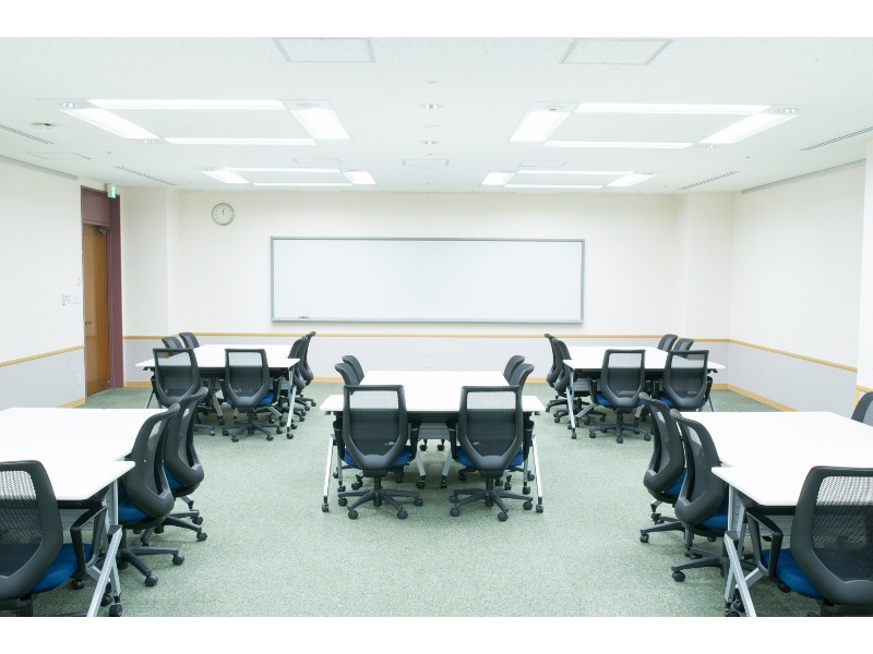 第2研修室（島型）
第1研修室とコネクティング可能