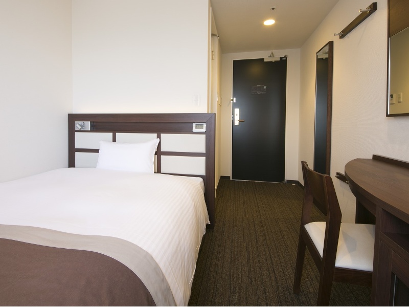 シングルルーム(14㎡)
ベッドサイズ140cm×195cm