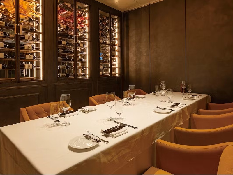 個室完備で接待や会食に最適、テラス貸切は結婚式二次会や懇親会にもおすすめです。