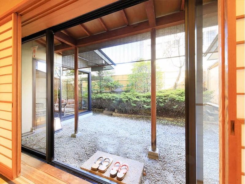 坪庭付和室