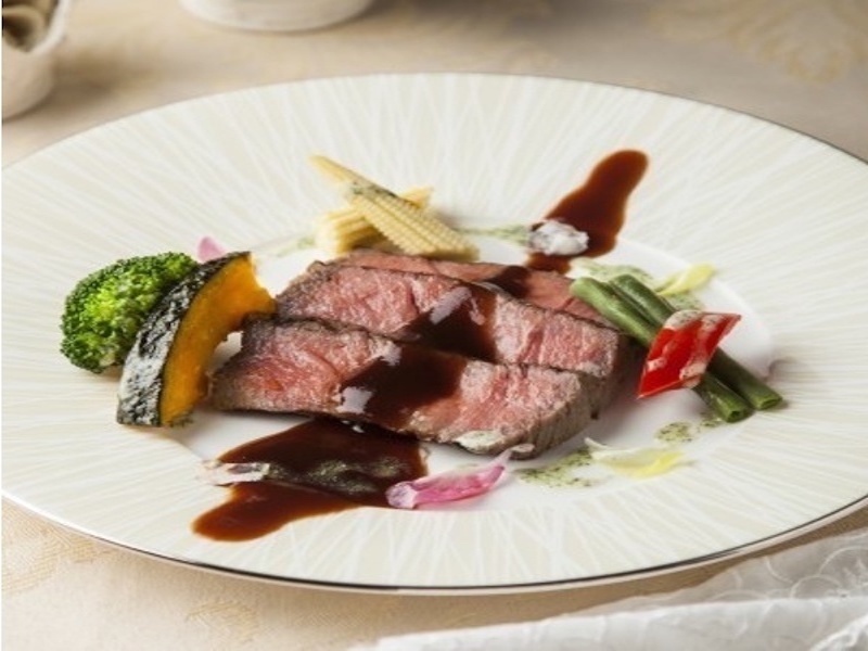 季節に応じた旬な食材を使用したフレンチをベースにご要望にも柔軟に対応致します