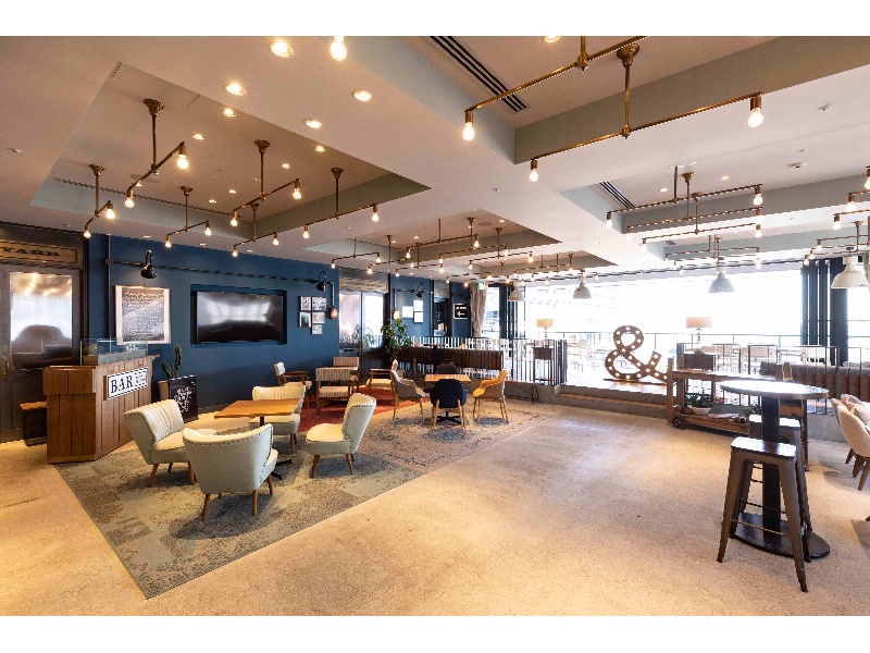 ２Fラウンジ
いつもと違ったプレゼン会場やカフェスペースでも利用可
写真スポットも多いフロアーは皆様の用途に合わせて対応可能