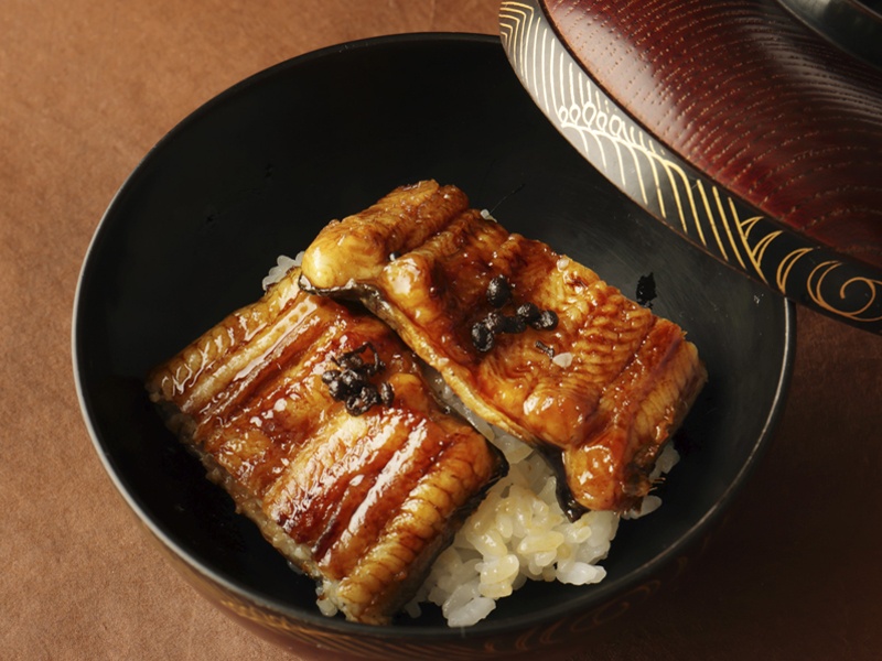 ◎オプション料理
・うなぎ御飯(京懐石 美濃吉 竹茂楼）※30名様～
お一人様　￥2.200(税金・ｻｰﾋﾞｽ料込み)
