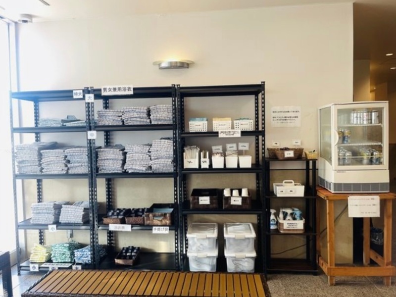 アメニティー類、浴衣、コービー、お茶全てセルフサービスとなっております