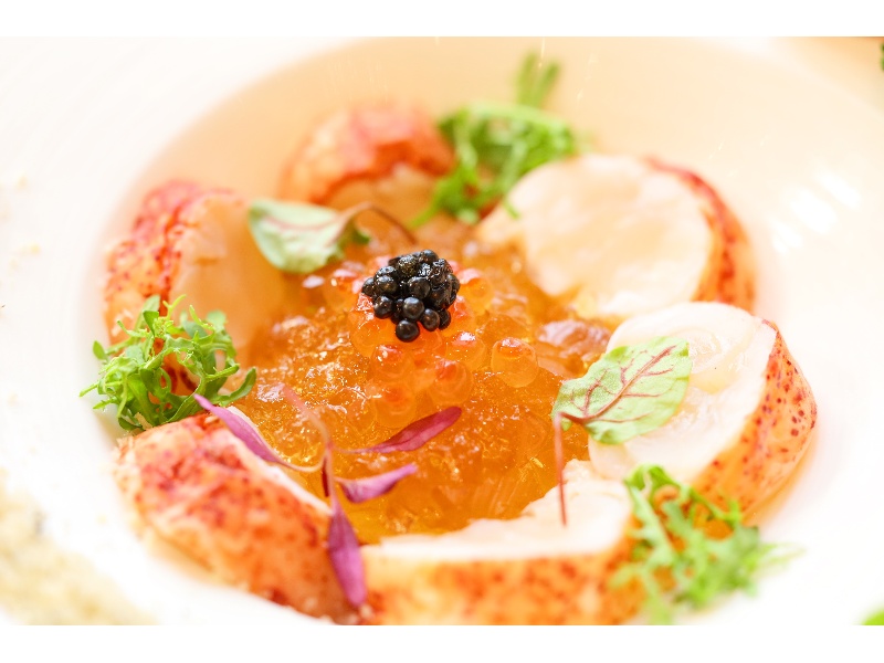 季節に合わせた食材を使用したお料理でゲストを笑顔にする。ご予算などのご相談にもお気軽にお伺いします。