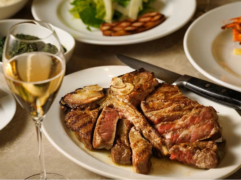 USDA認定プライムビーフのみを使用、最高級ランクの熟成肉が味わえる本格派