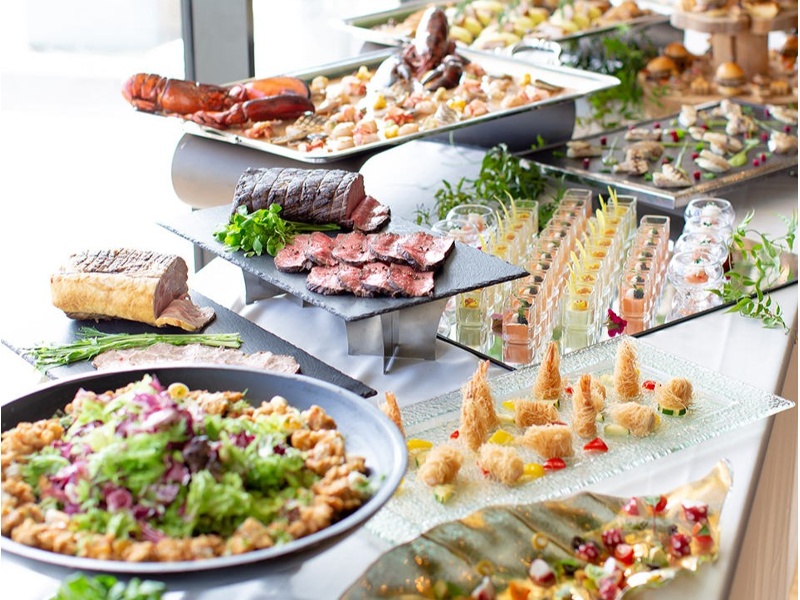 パーティの趣旨やゲストに合わせて、ビュッフェやコース、デザートやお飲み物を最適なスタイルでご提案し、華やかに演出します。