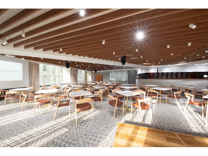 【メインフロア】