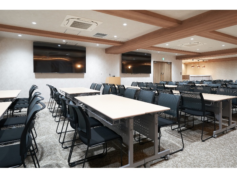 【メインフロア - 島型レイアウト】- TIME SHARING 新橋駅前4F（銀座口） の写真